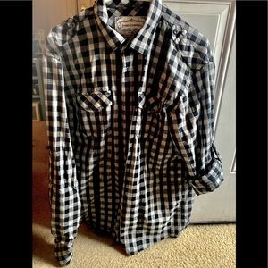 BLACK/WHITE/GREY PLAID BUTTON UP SHIRT